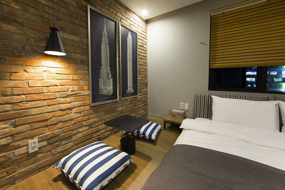 Hotel Brown Dot Gimhae Exteriör bild