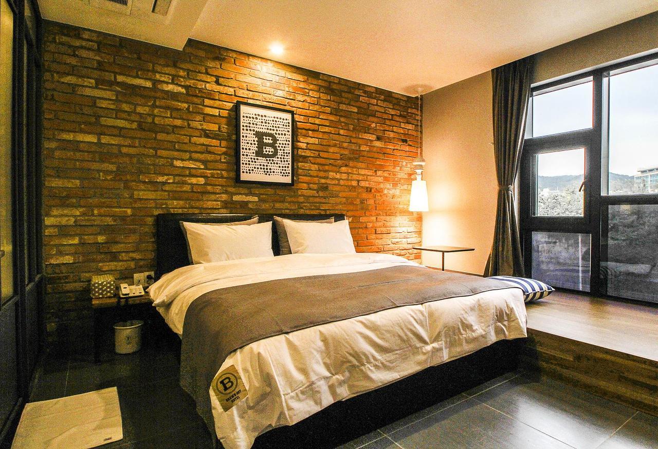 Hotel Brown Dot Gimhae Exteriör bild